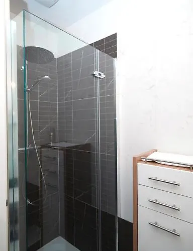 Vienna Studio Apartments דירה *